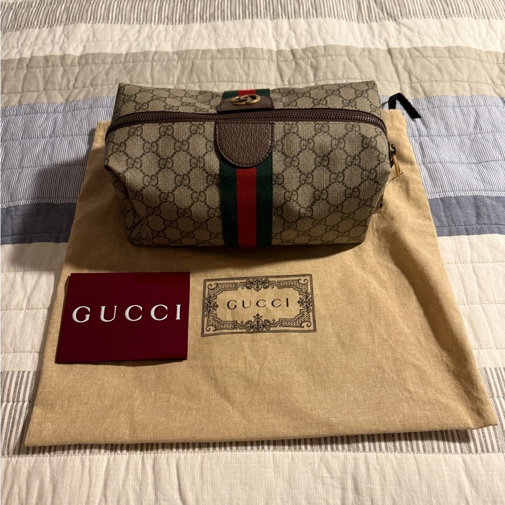 Gucci Savoy Medium Toiletry Case